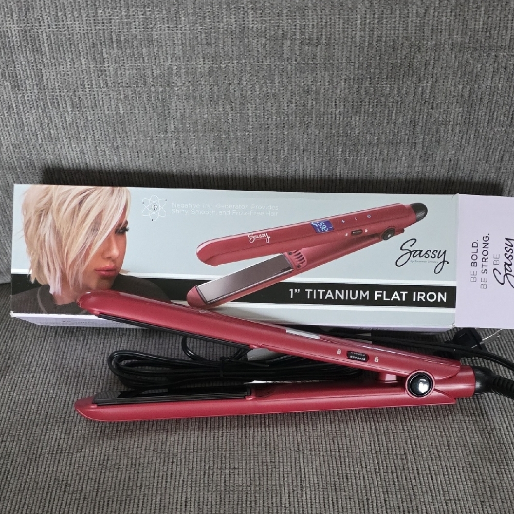 Sassy Red 1" Titanium Flat Iron, New‎ In Box